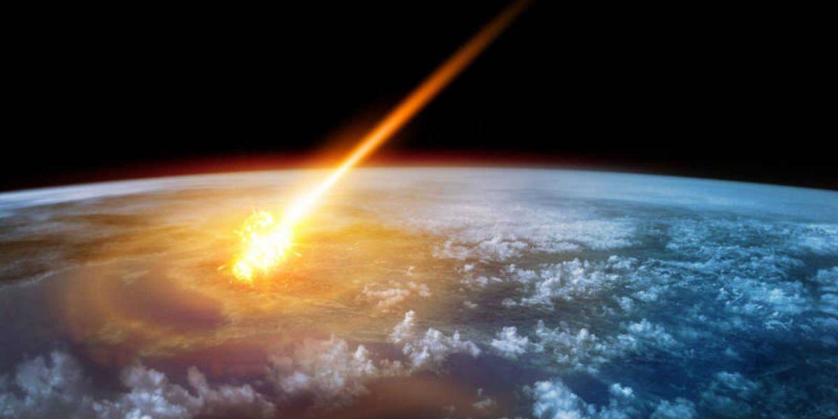 Un meteoro pasa cerca del Popocatépetl y es registrado por una cámara
