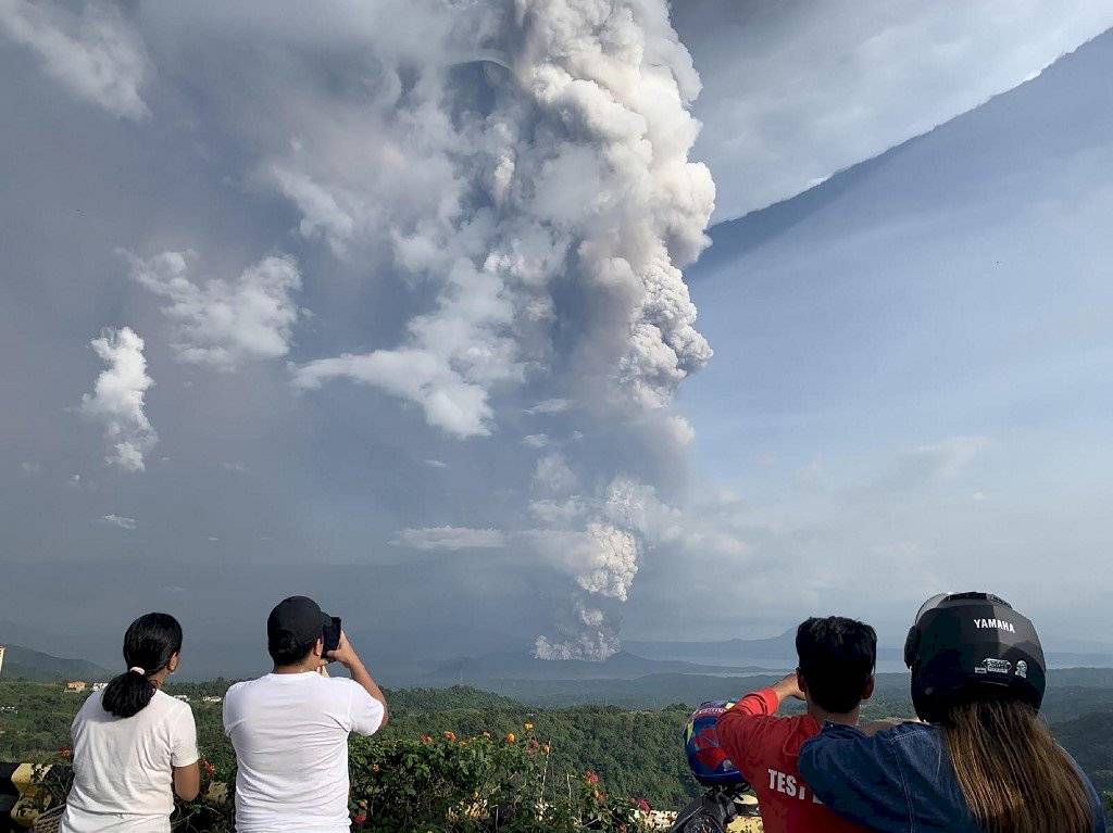 Erupción del volcán Taal
