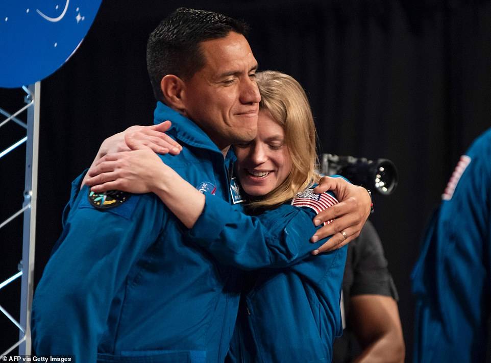 NASA chooses the group of thirteen astronauts who will travel to Mars with the Artemis program