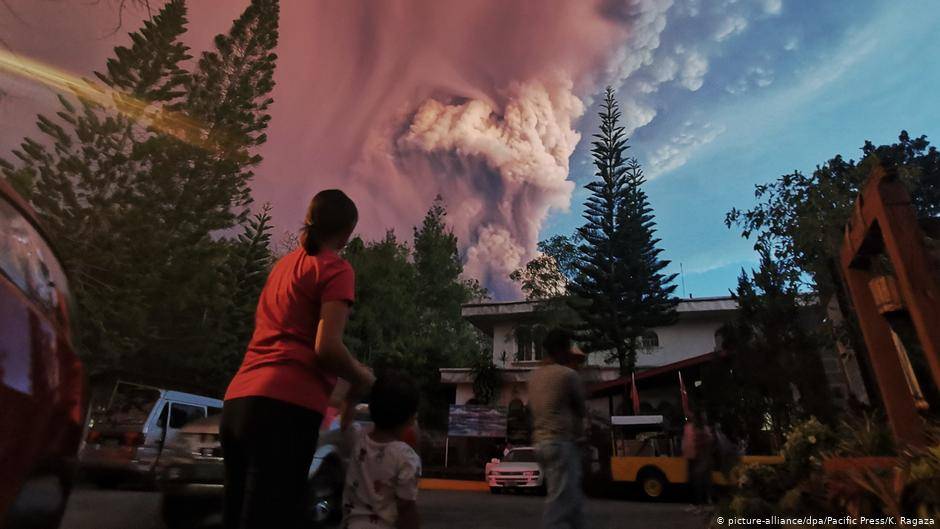 Filipinas: Volcán Taal se mantiene en erupción y expertos advierten posible tsunami Filipinas: Volcán Taal se mantiene en erupción y expertos advierten posible tsunami