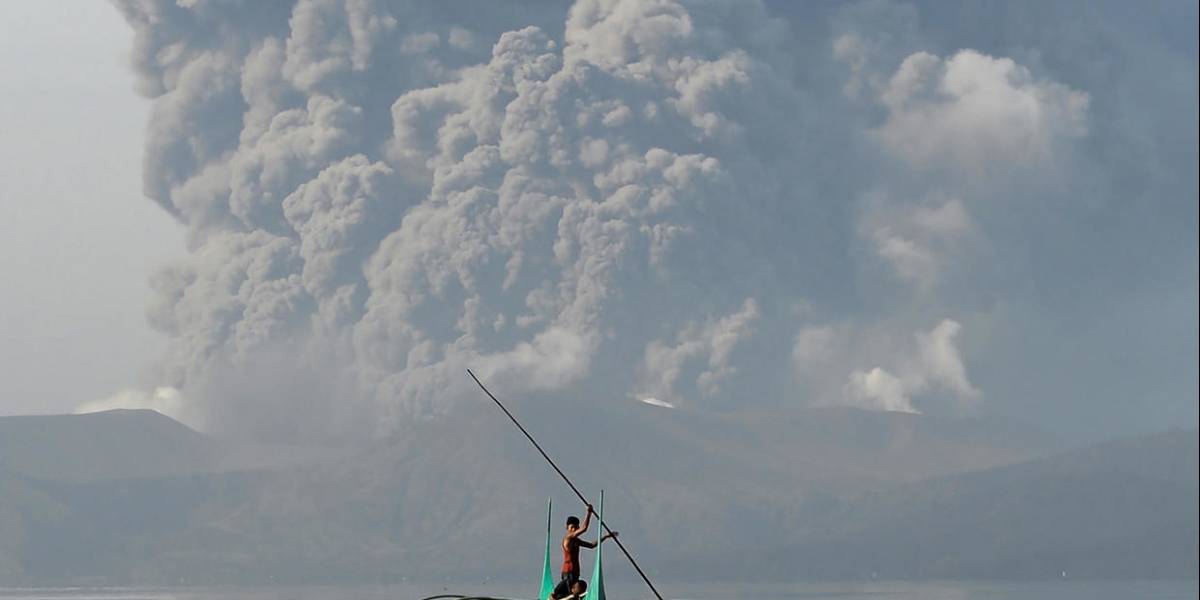 Filipinas: Volcán Taal se mantiene en erupción y expertos advierten posible tsunami
