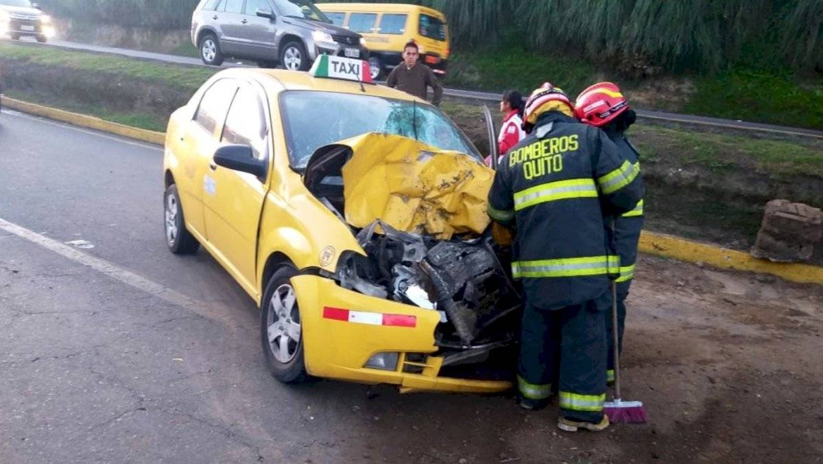 Dos heridos tras accidente de tránsito en la Autopista General Rumiñahui