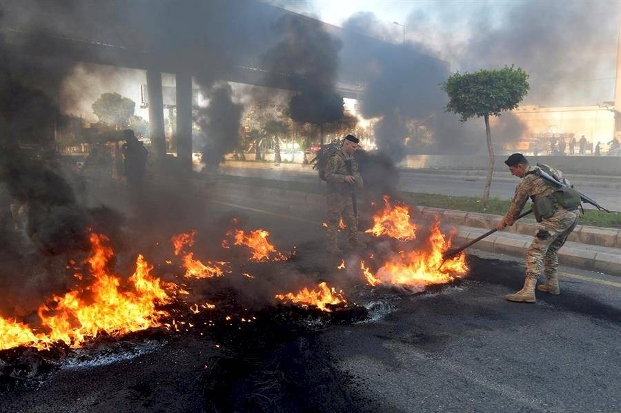 Libaneses vuelven a las calles para protestar tras la Navidad y aún sin Gobierno