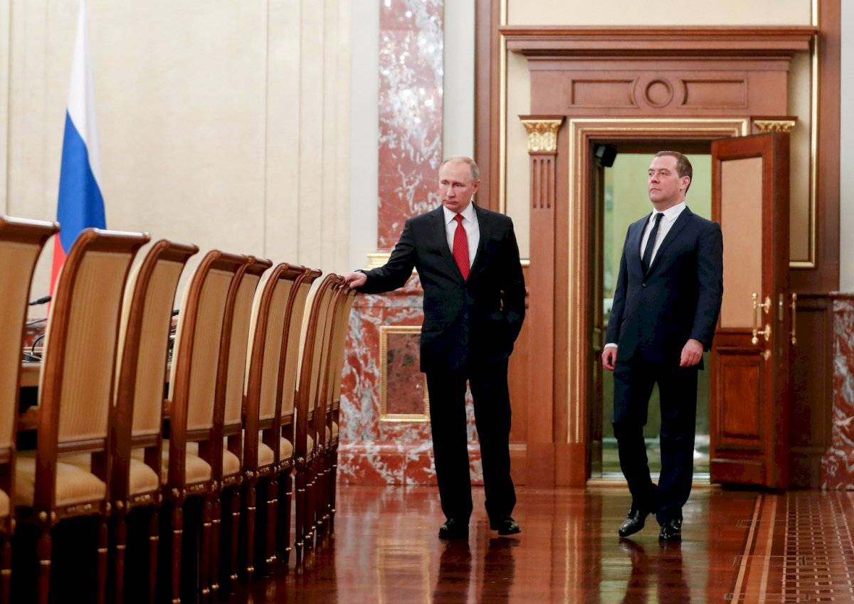 La renuncia del primer ministro abre muchos interrogantes sobre el futuro del propio Putin, que debe abandonar el Kremlin en 2024