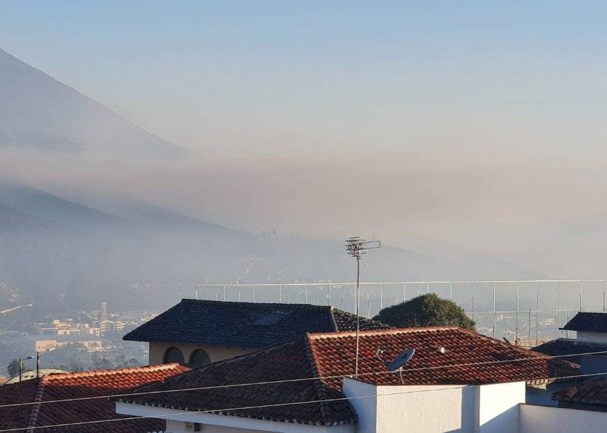 Humo por Incendio en cerro Casitagua