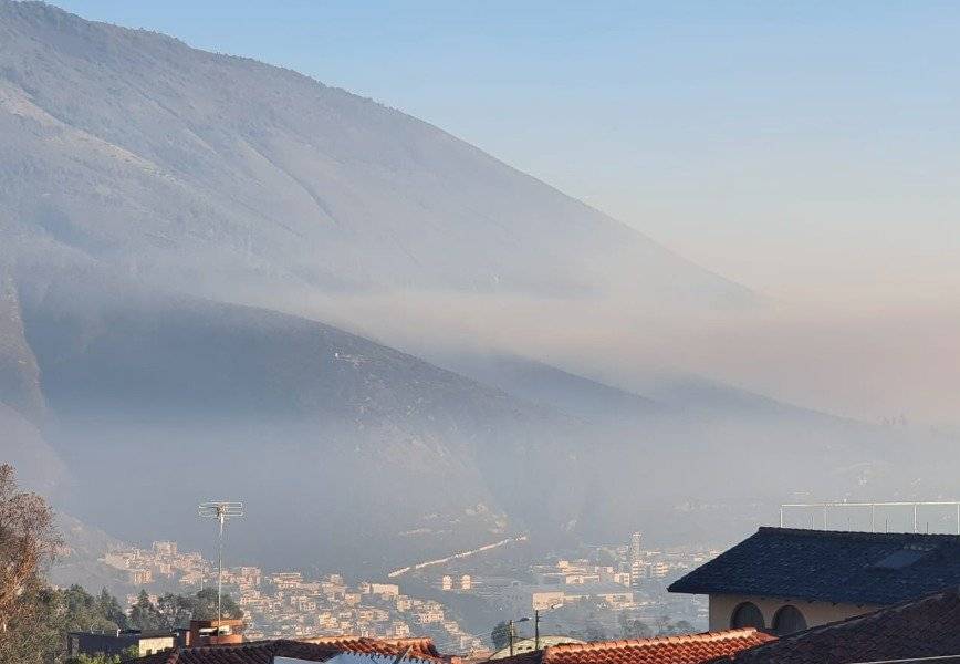 Humo por Incendio en cerro Casitagua
