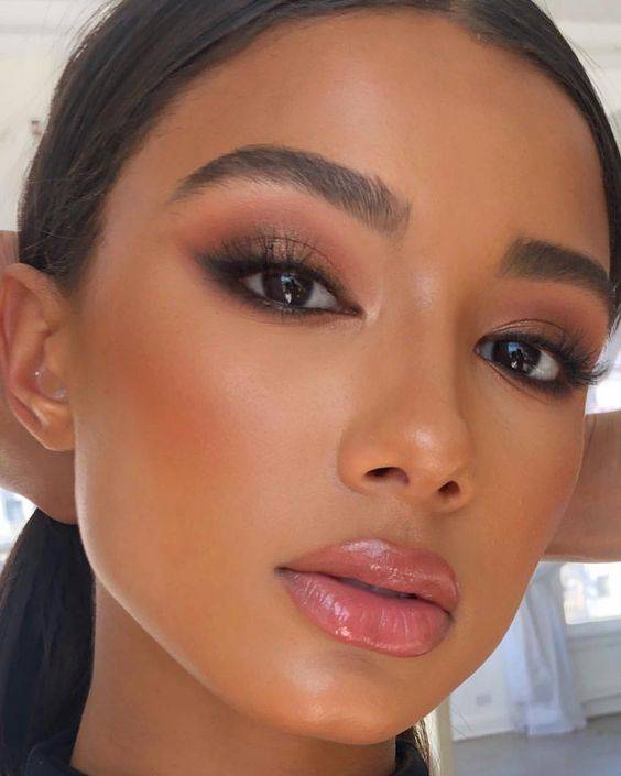 Maquillaje en tonos café técnicas para aplicar sombras