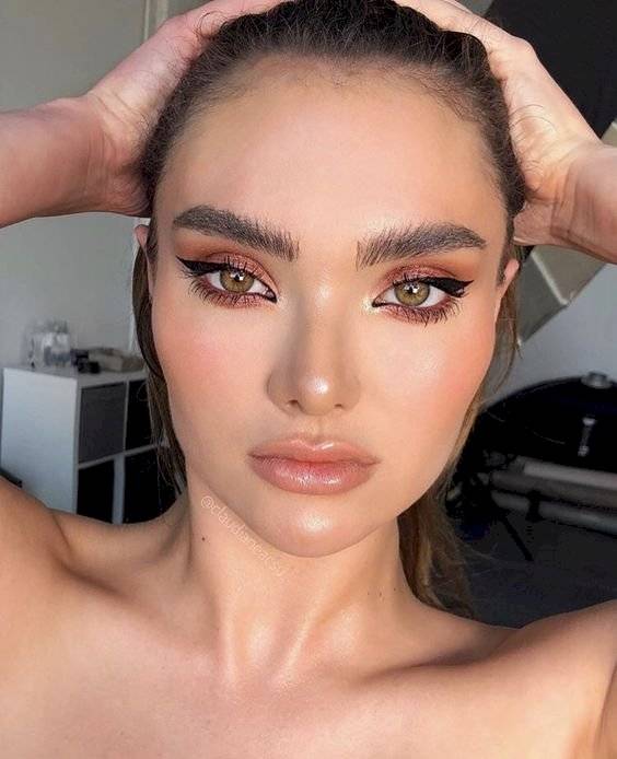 Maquillaje en tonos café