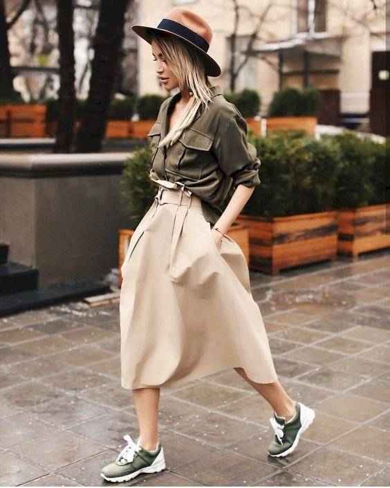 outfits con tenis y falda