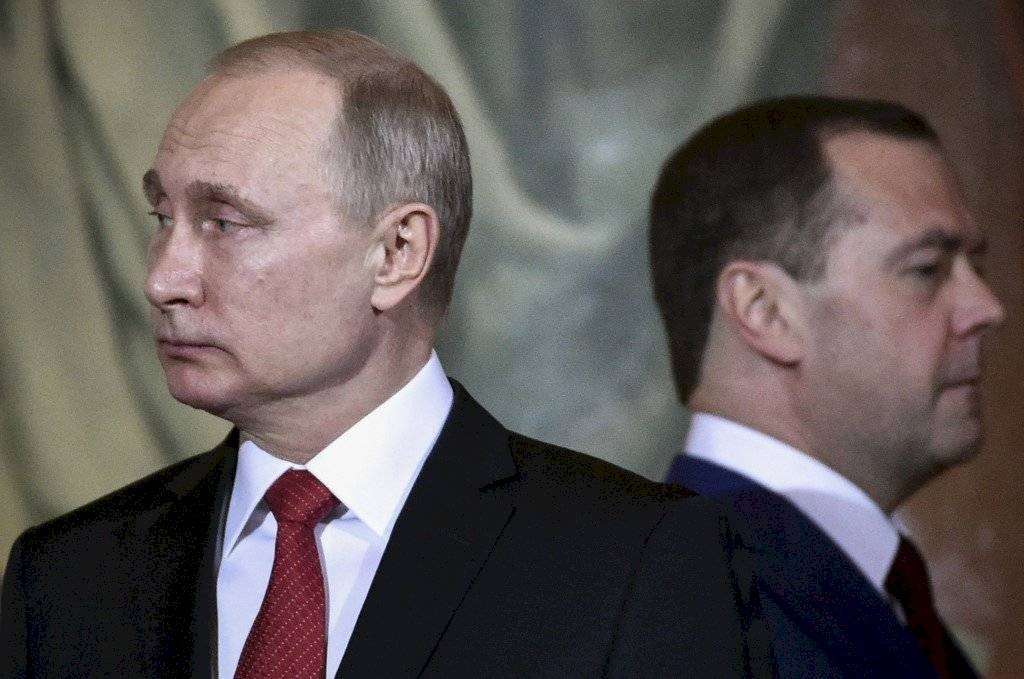 Dmitri Medvédev y Vladimir Putin