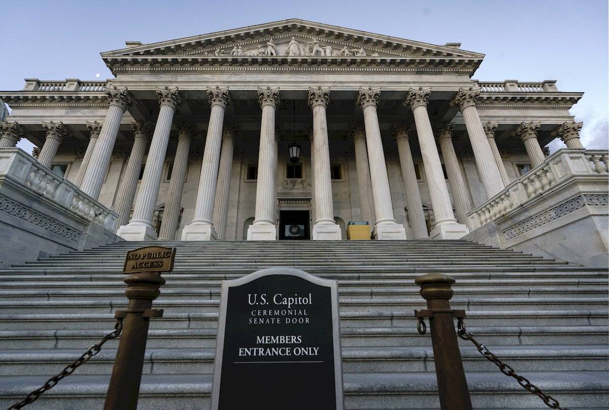 Senado de EU inicia formalmente el juicio contra Donald Trump