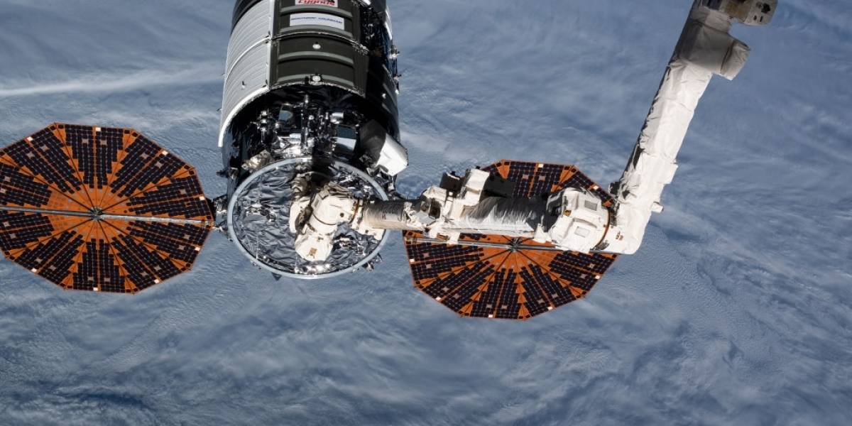 Segunda caminata espacial realizada por mujeres se completa con dificultades Segunda caminata espacial realizada por mujeres se completa con dificultades