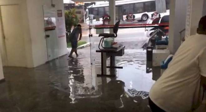 20º Distrito Policial, na Água Fria, ficou alagado