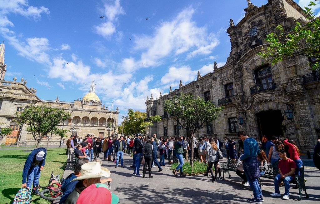 Bomberos estatales y municipales coordinaron el Macrosimulacro que se desarrolló principalmente en edificios públicos y planteles escolares.