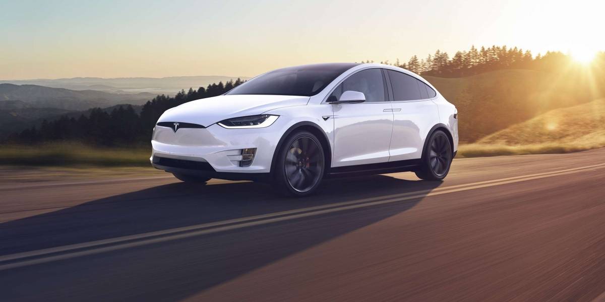 Analizan más de 100 quejas sobre autos Tesla por problemas de aceleración y accidentes