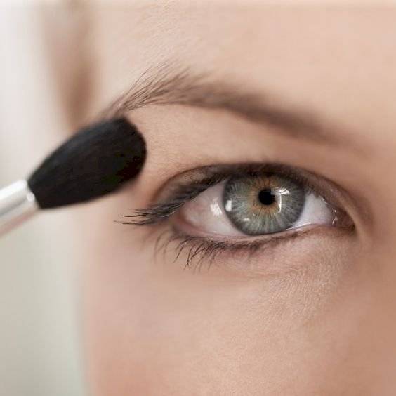 Maquillaje para párpados caídos