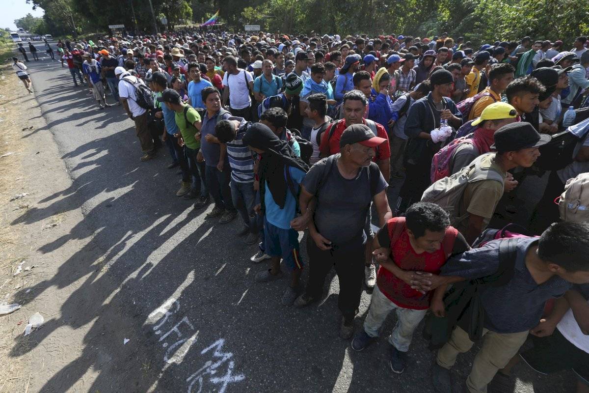 Miles de personas llegaron a la frontera con México