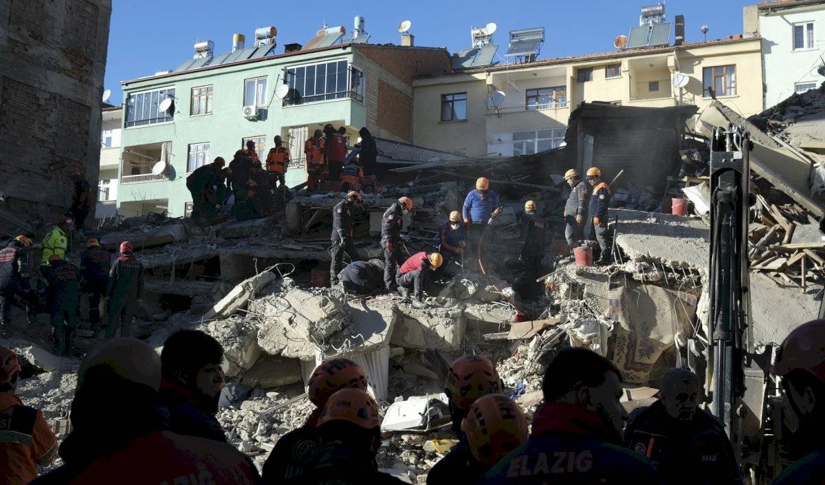Los temblores por debajo de una magnitud de 6, que no son raros en el oeste de Anatolia, no suelen causar víctimas y habitualmente solo provocan daños menores.