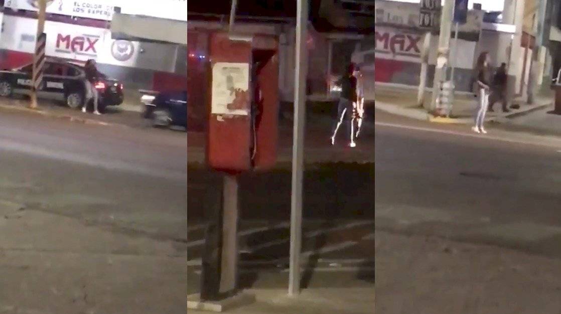 Mujer roba fusil a policia y desata balacera