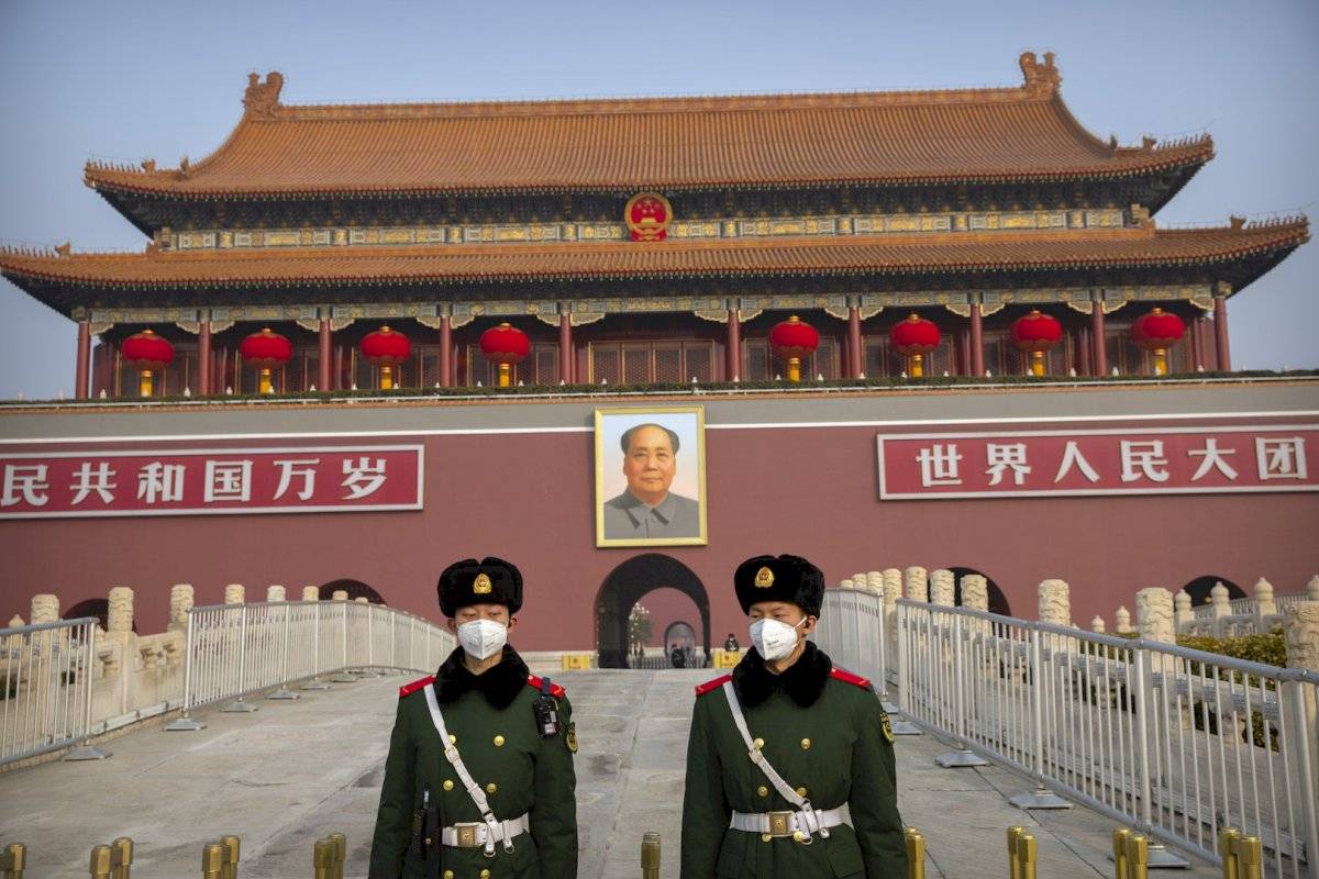 Este domingo, el director de la Comisión Nacional de Sanidad de China, Ma Xiaowei, dio un ejemplo claro: cada día, en Wuhan, hacen falta 100 mil buzos de protección para el personal sanitario