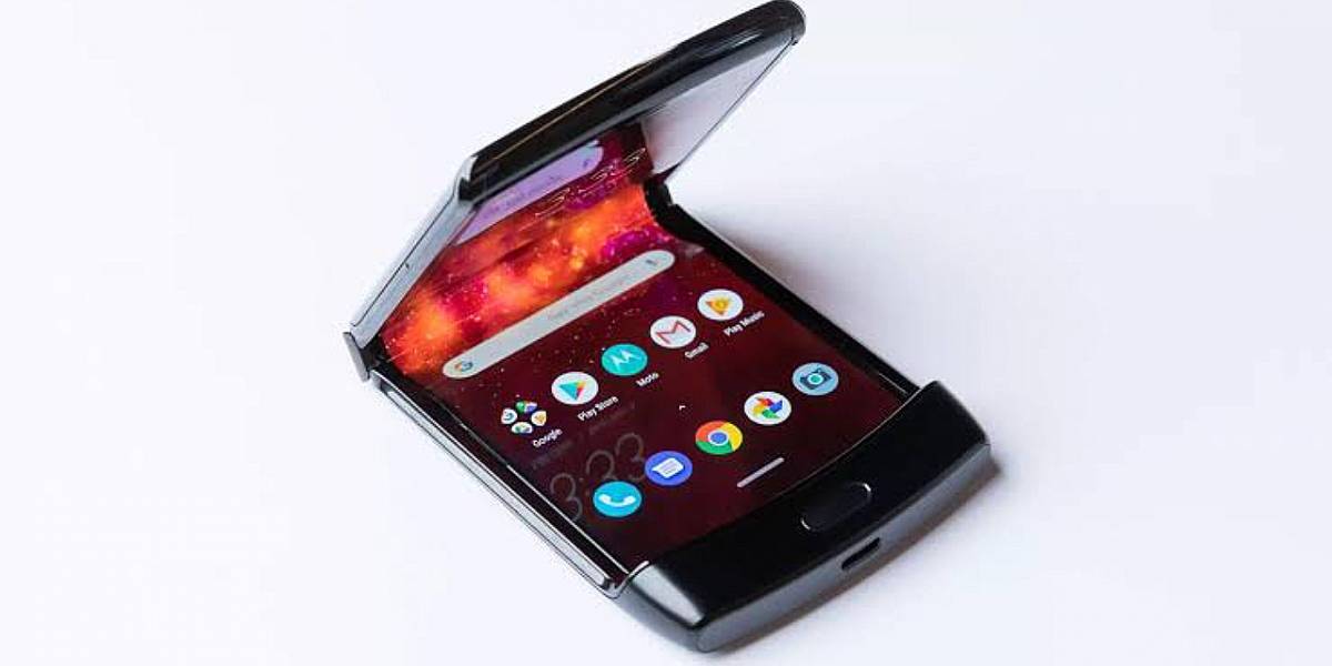 Motorola quiere que trates con muchísimo cuidado la pantalla del nuevo RAZR