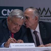 AMLO anuncia la salida de Alfonso Romo como jefe de la Oficina de la Presidencia
