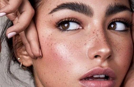 Maquillaje de ojos marrones