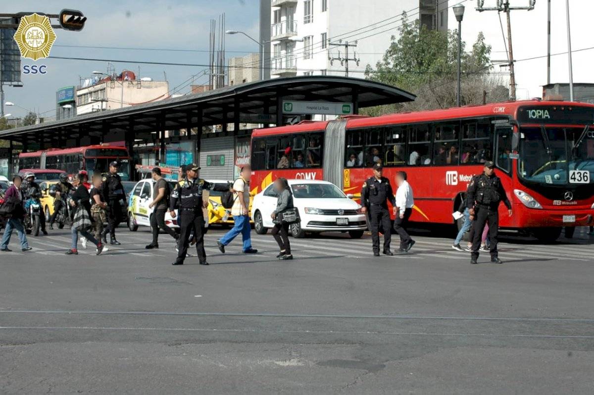 Policías en la zona realizaron cortes a la circulación