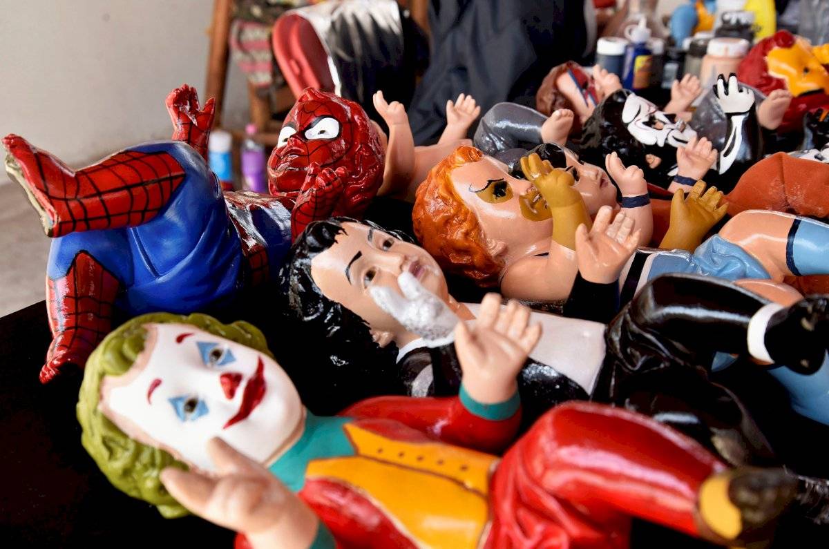 Niños dios vestidos de cómics