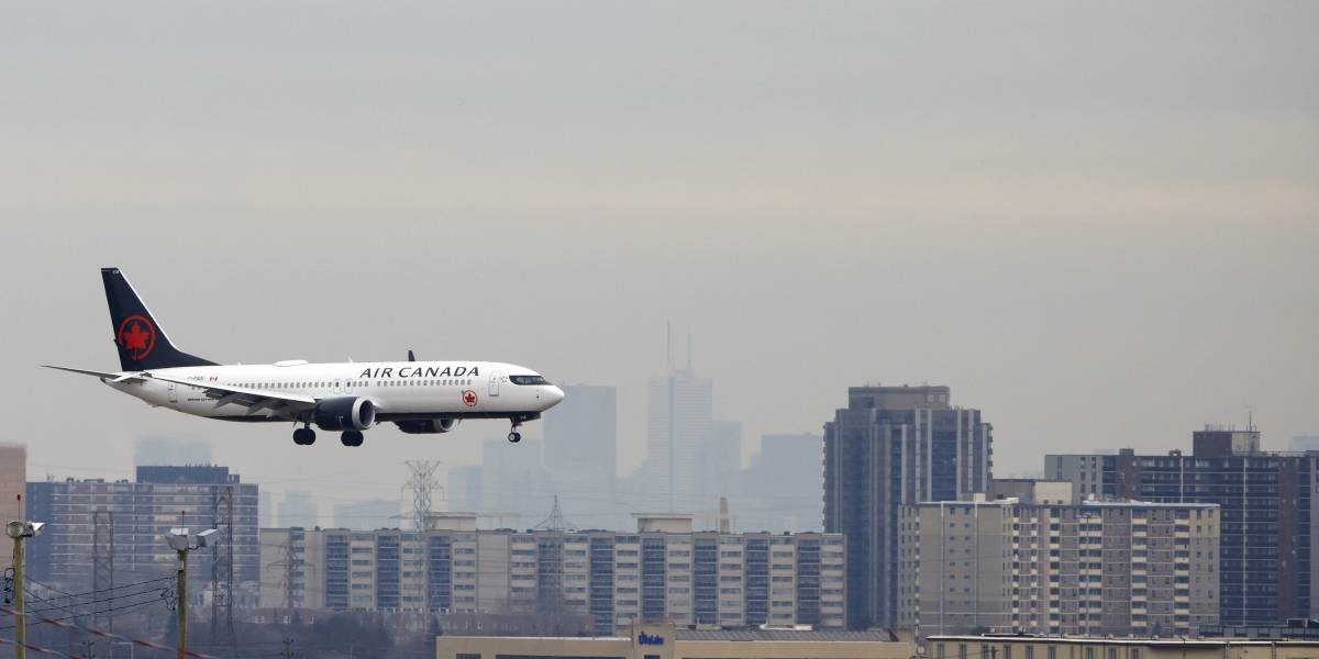 Emergencia: Avión se prepara a aterrizar con problemas en una rueda