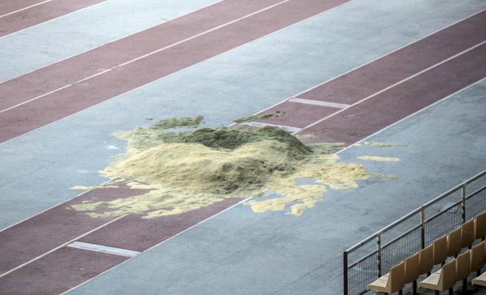Pésimas condiciones de la pista de atletismo del estadio de la Cartuja