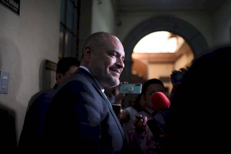 El diputado Estuardo Vargas informó que no renunciará a la UNE