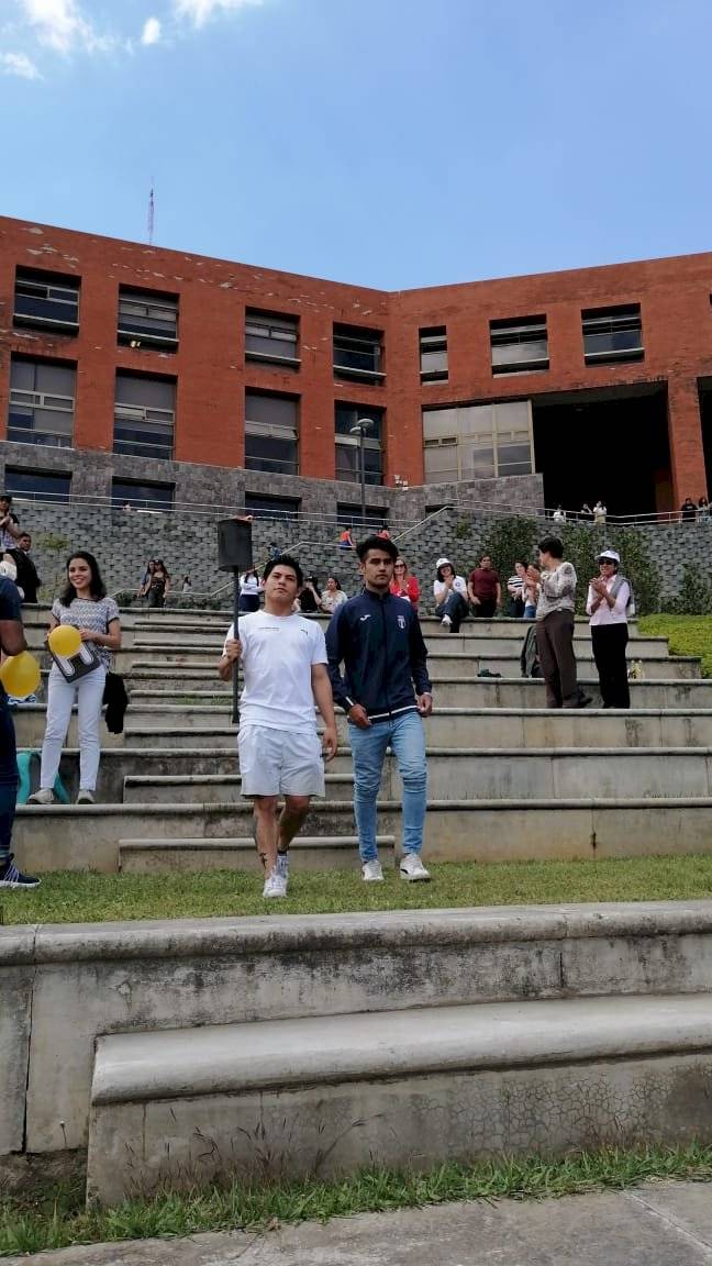 Jorge Vega envía mensaje estudiantes Universidad del Istmo