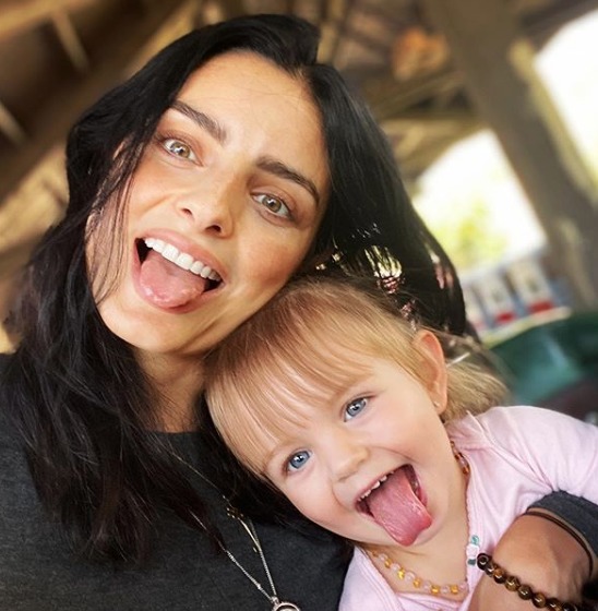 Aislinn Derbez y Kailani Aislinn Derbez y Kailani