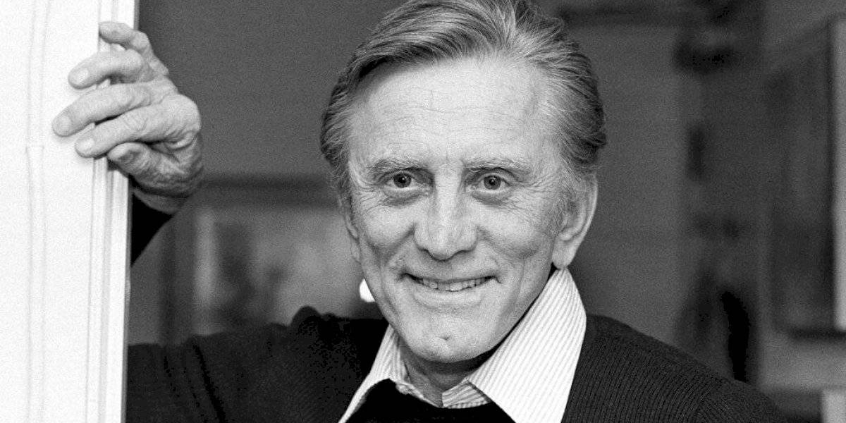 “Adiós a una leyenda”: mundo del espectáculo llora la partida de Kirk Douglas con sentidos mensajes