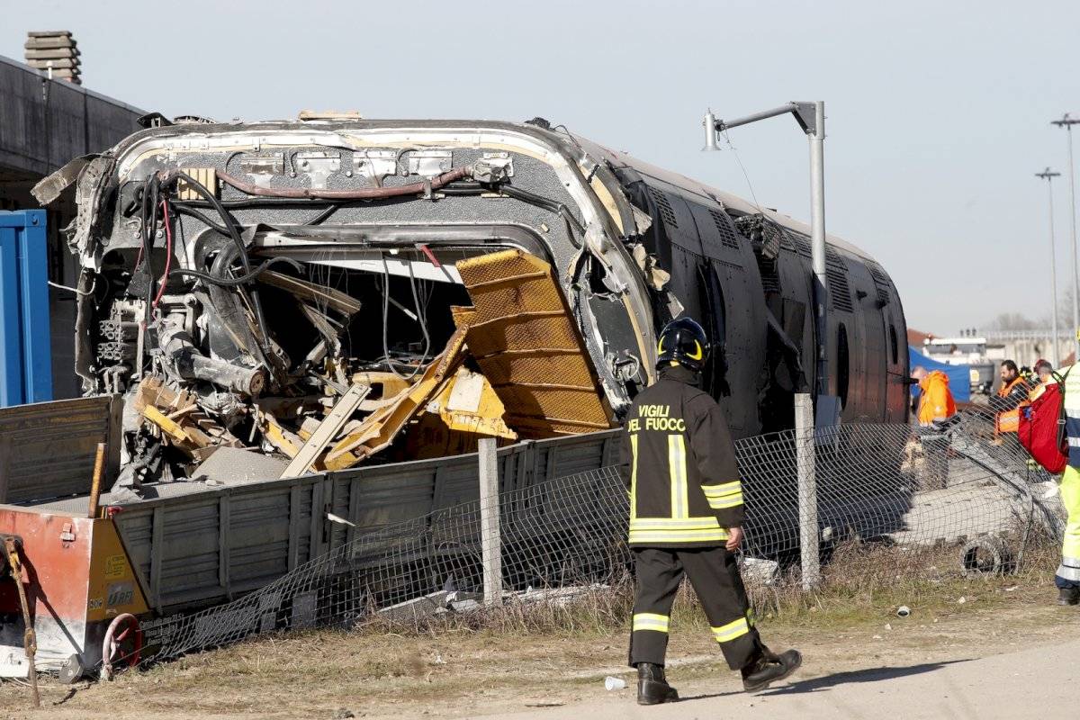Escenas del accidente de tren en Italia