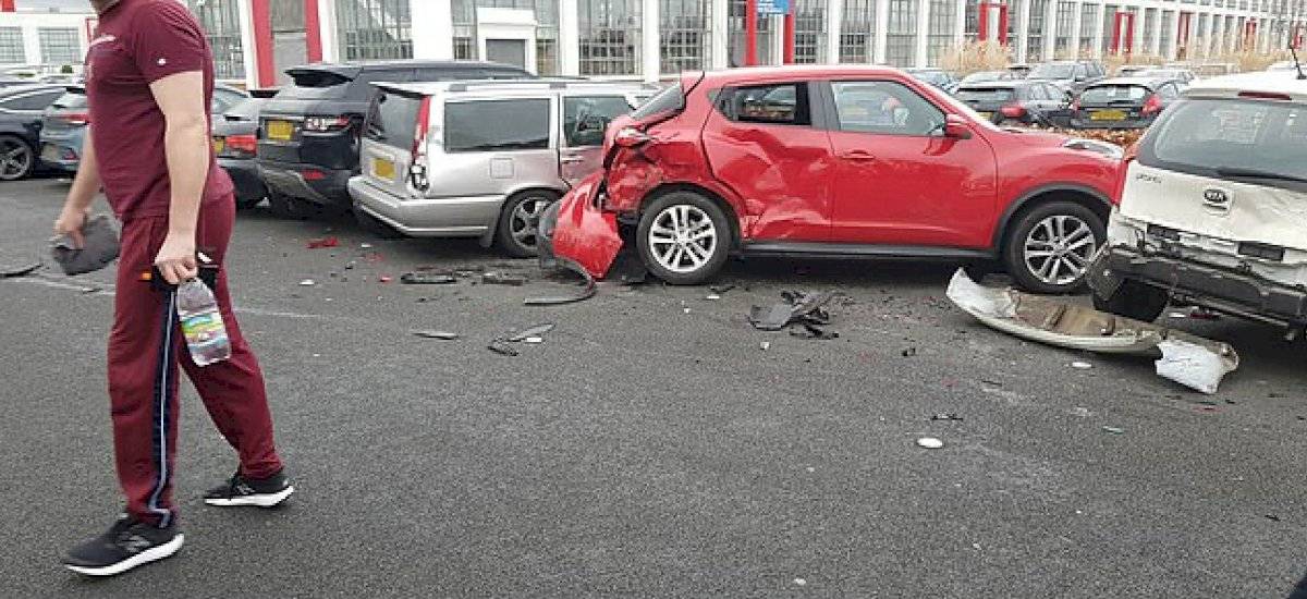 mujer gym estacionamiento 3
