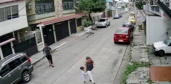 Nueva modalidad de robo en moto se ejecuta en Guayaquil