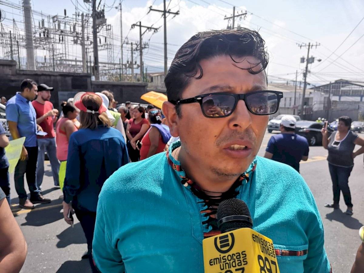 Max Seijas protesta por la falta de agua potable