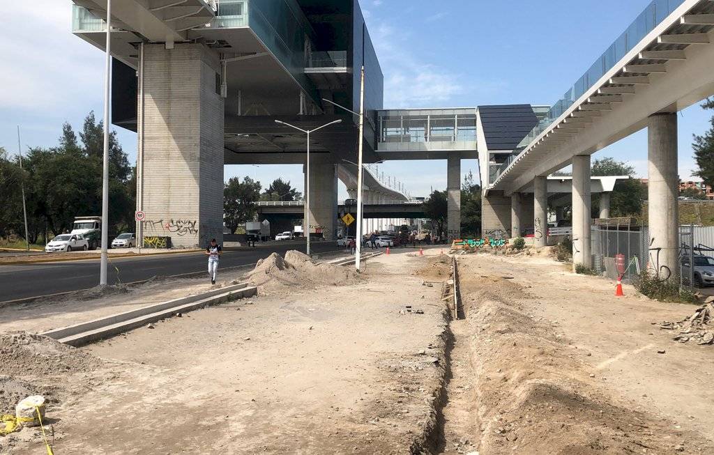 Reconocen retraso en obras a nivel de calle por obras de la Línea 3