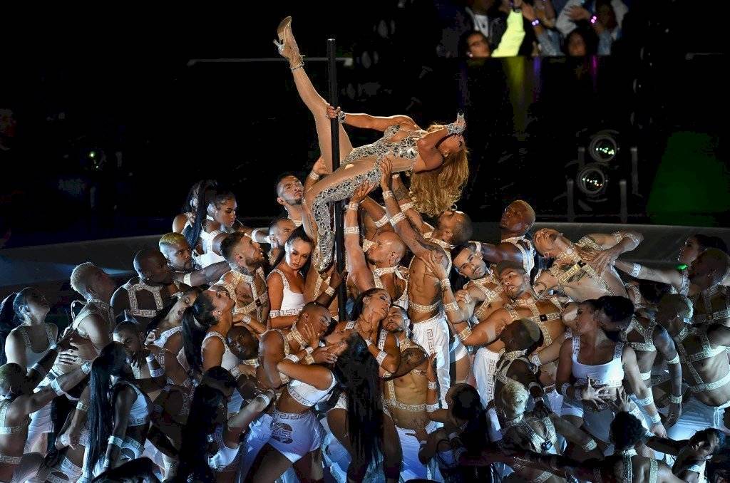 Cristiano demandará a la NFL por orgía de Shakira y Jennifer López en el Super Bowl