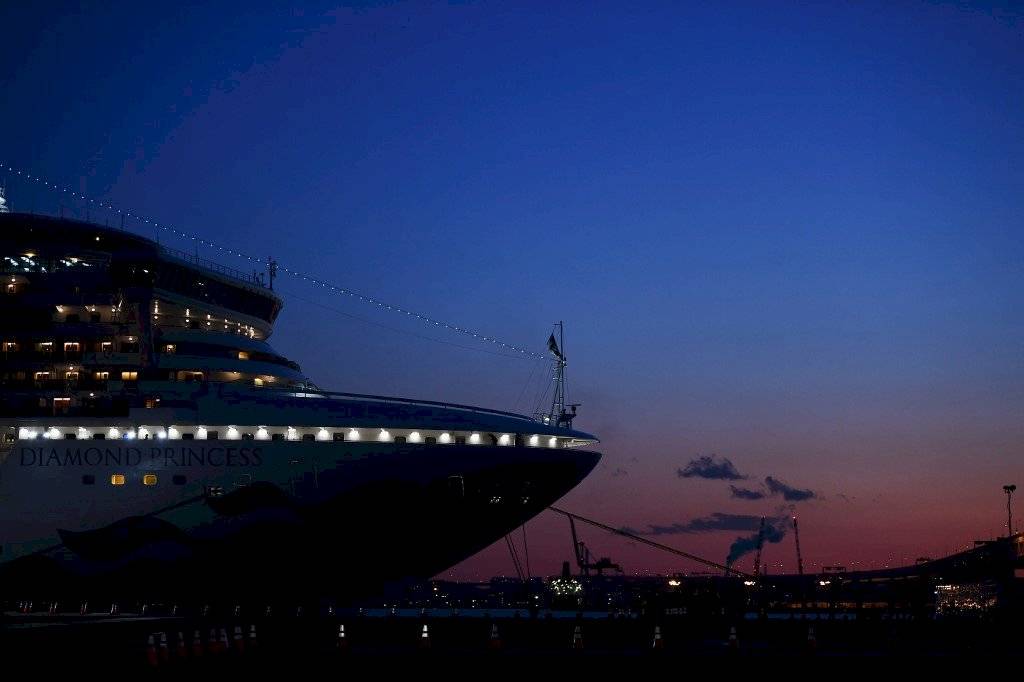 Crucero puesto en cuarentena en Japón