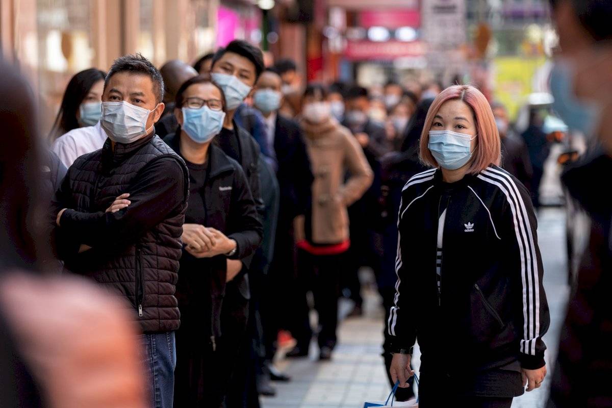Personas en Hong Kong antes de la cuarentena.