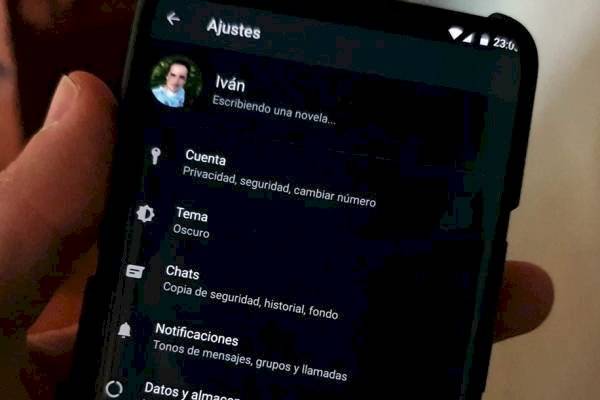 WhatsApp modo oscuro ios