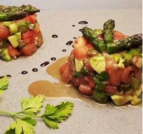Tártaro de espárragos y palta