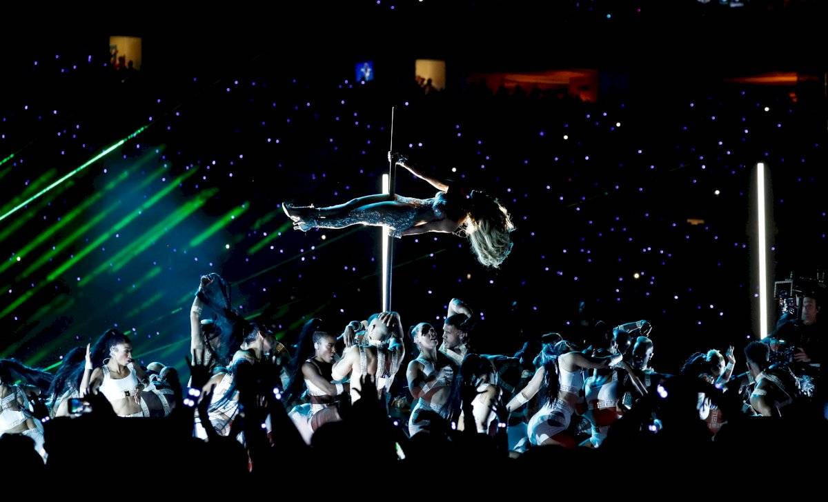 JLo pole dance