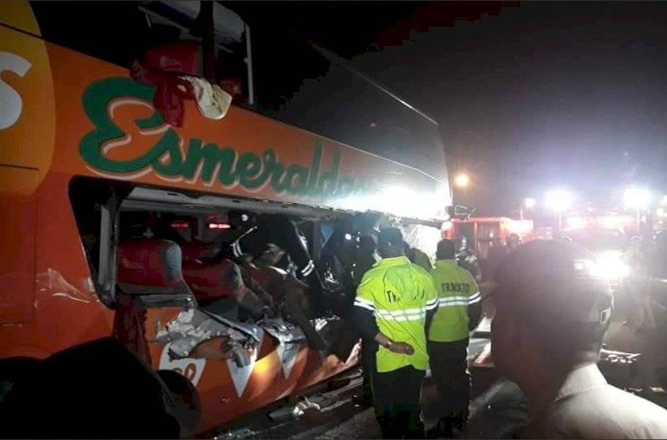 Dos fallecidos en accidente de bus interprovincial