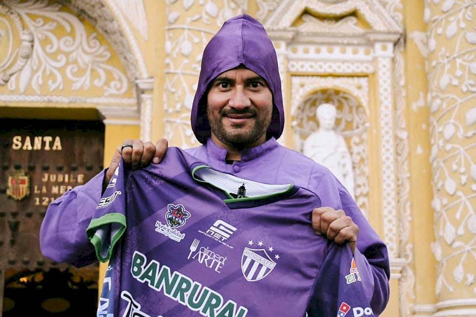 Uniforme de Antigua GFC Semana Santa enloquece a su afición.