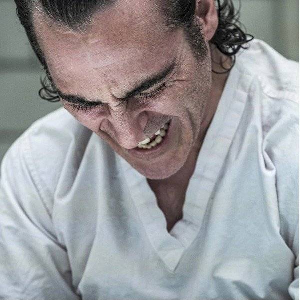 Joaquin Phoenix riendo durante su papel en el Joker