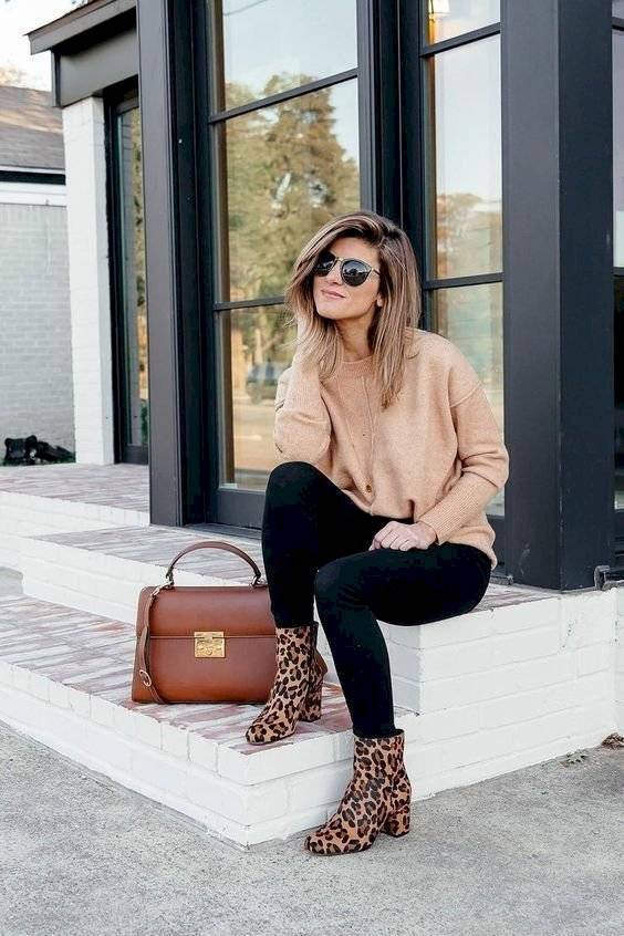 Outfit con botines de tacón grueso